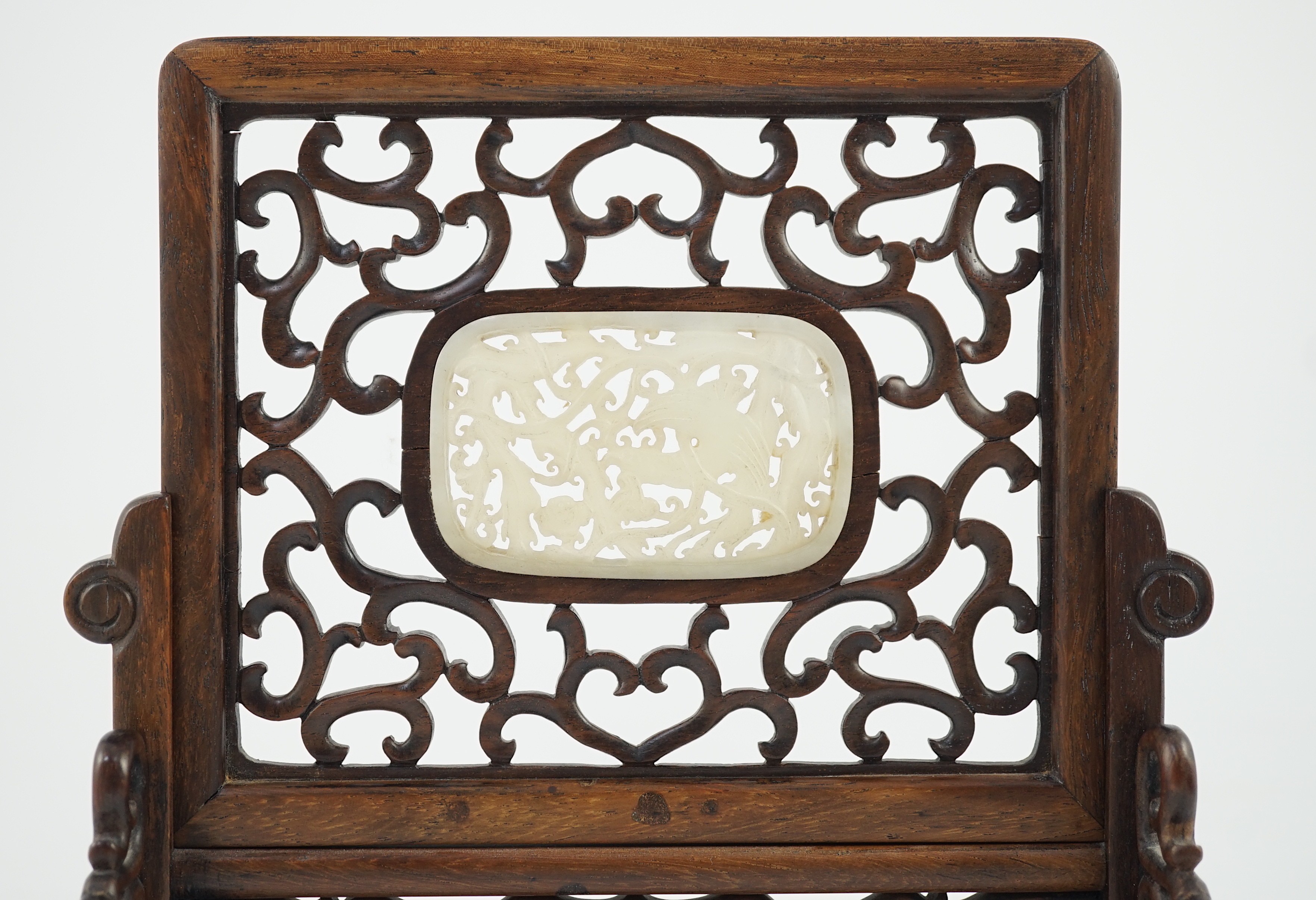 A small Chinese jade mounted hongmu tablescreen, late 19th/early 20th century, 22cm high, 19cm wide